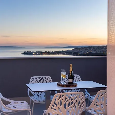 Villa Luxury Hermes - Heated Pool, Jacuzzi, Elevator *