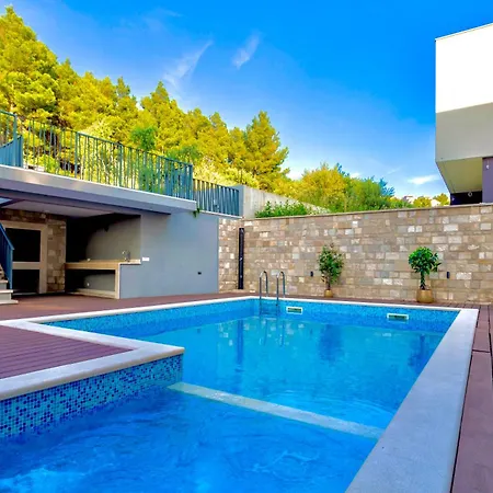 Luxury Hermes - Heated Pool, Jacuzzi, Elevator Villa Podstrana