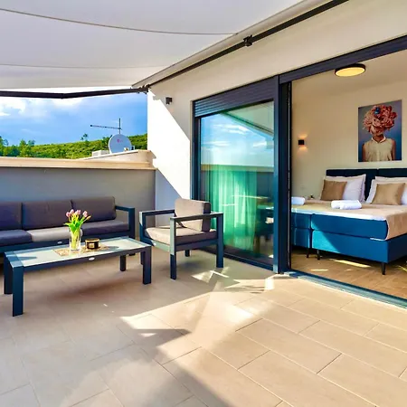 Luxury Hermes - Heated Pool, Jacuzzi, Elevator Villa