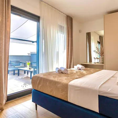 Luxury Hermes - Heated Pool, Jacuzzi, Elevator *
