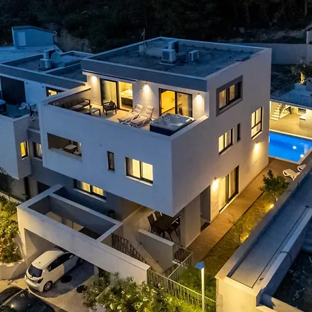 Villa Luxury Hermes - Heated Pool, Jacuzzi, Elevator