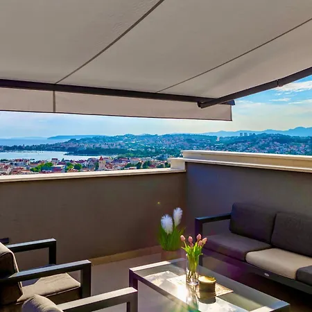 Villa Luxury Hermes - Heated Pool, Jacuzzi, Elevator Podstrana