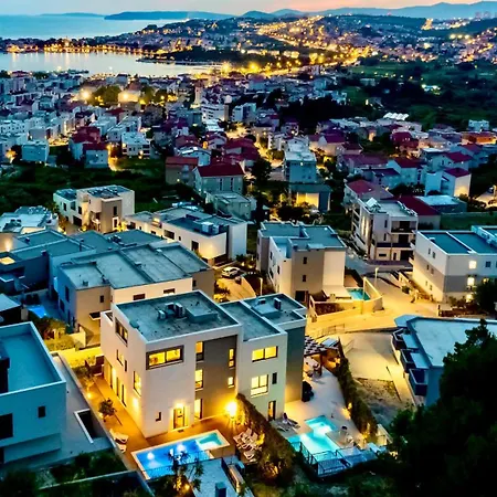 Luxury Hermes - Heated Pool, Jacuzzi, Elevator Villa Podstrana
