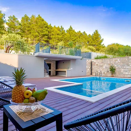 Luxury Hermes - Heated Pool, Jacuzzi, Elevator Villa Podstrana