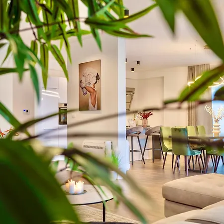 Villa Luxury Hermes - Heated Pool, Jacuzzi, Elevator *