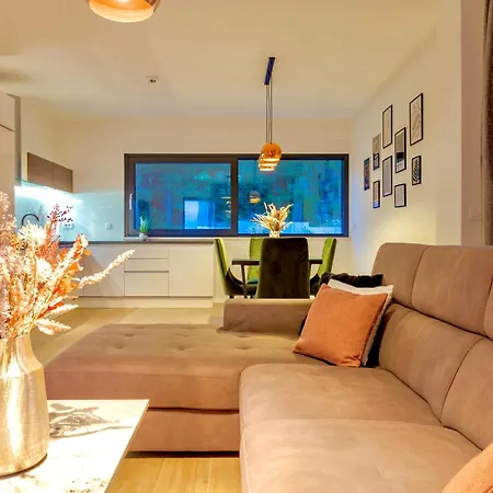 Luxury Hermes - Heated Pool, Jacuzzi, Elevator * Podstrana