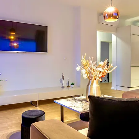 Villa Luxury Hermes - Heated Pool, Jacuzzi, Elevator Podstrana