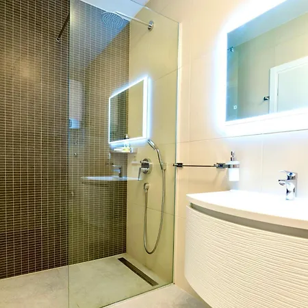 Villa Luxury Hermes - Heated Pool, Jacuzzi, Elevator