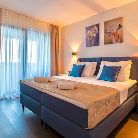 Luxury Hermes - Heated Pool, Jacuzzi, Elevator Villa *