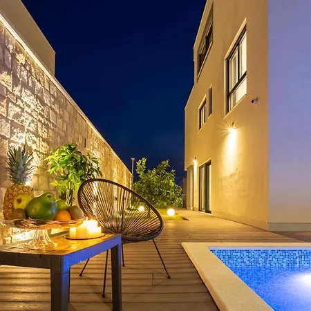 Villa Luxury Hermes - Heated Pool, Jacuzzi, Elevator
