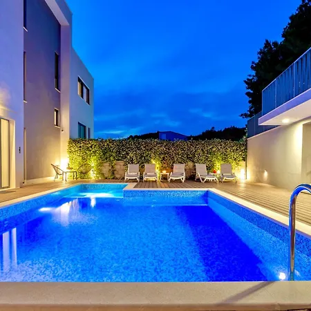 Luxury Hermes - Heated Pool, Jacuzzi, Elevator *