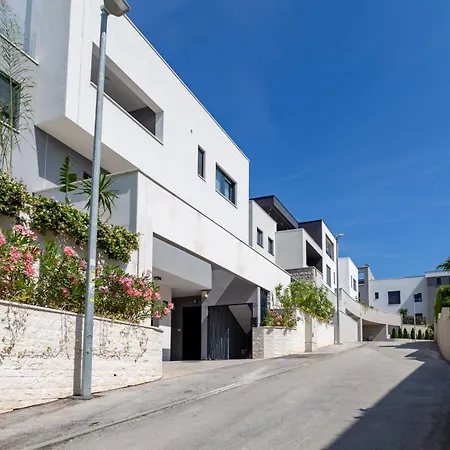 Villa Luxury Hermes - Heated Pool, Jacuzzi, Elevator *