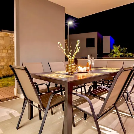 Luxury Hermes - Heated Pool, Jacuzzi, Elevator *