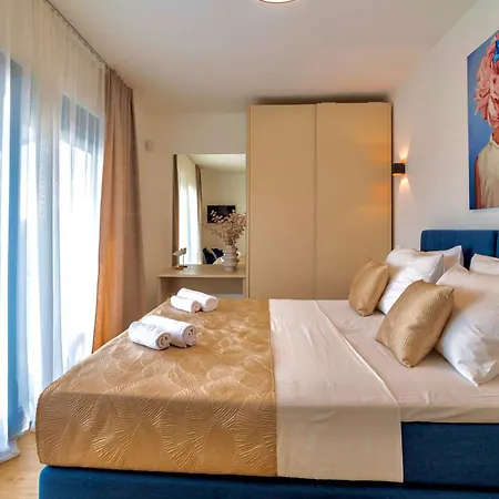 Luxury Hermes - Heated Pool, Jacuzzi, Elevator Villa